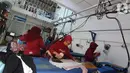 Pekerja menyetrika pakaian di Bogor Laundry, Sukasari, Bogor, Jawa Barat, Minggu (6/10/2019). Pemanfaatan energi gas bumi Perusahaan Gas Negara (PGN) dipakai oleh Bogor Laundry karena lebih efisien, aman, hemat, dan ramah lingkungan. (merdeka.com/Arie Basuki)