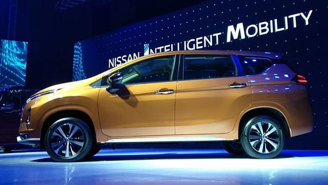 Tampak samping all new Nissan Livina. (Amal / Liputan6.com)