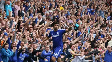 Selebrasi pemain depan Chelsea, Diego Costa, usai menjebol gawang Aston Villa di Stadion Stamford Bridge, London, (27/9/2014). (REUTERS/Paul Hackett)