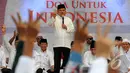 Cawapres No Urut 2 Jusuf Kalla memberikan sambutan di acara Istighosah Kubro yang bertemakan "Doa untuk Indonesia" di Parkir Timur Senayan, Jakarta,  Jumat (4/7/2014) (Liputan6.com/Herman Zakharia)