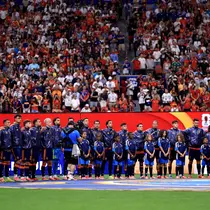 Semua pemain Spanyol berdiri untuk menyanyikan lagu kebangsaan sebelum pertandingan Grup H Piala Dunia 2026 melawan Cape Verde di Stadion Atlanta pada 15 Juni 2026 di Atlanta, Georgia. (Buda Mendes/Getty Images/AFP)