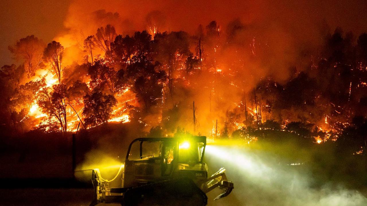 FOTO: Ngerinya Kebakaran Hutan di Napa County, Ribuan Warga California Dievakuasi
