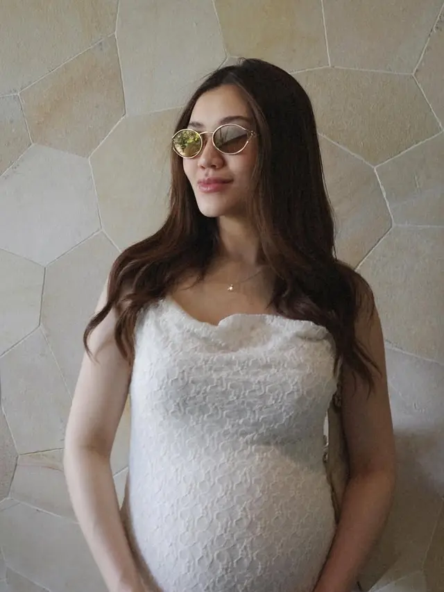 Aaliyah Massaid Kenakan Outfit Ibu Hamil Tetap Stylish saat Liburan di Bali. [@aaliyah.massaid]