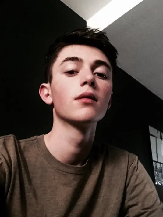 Banyak  fans  yang  memuji  ketampanan Greyson,  yang  menurutnya  fase perubahan yang sangat luar biasa. (via instagram@greysonchance/Bintang.com)