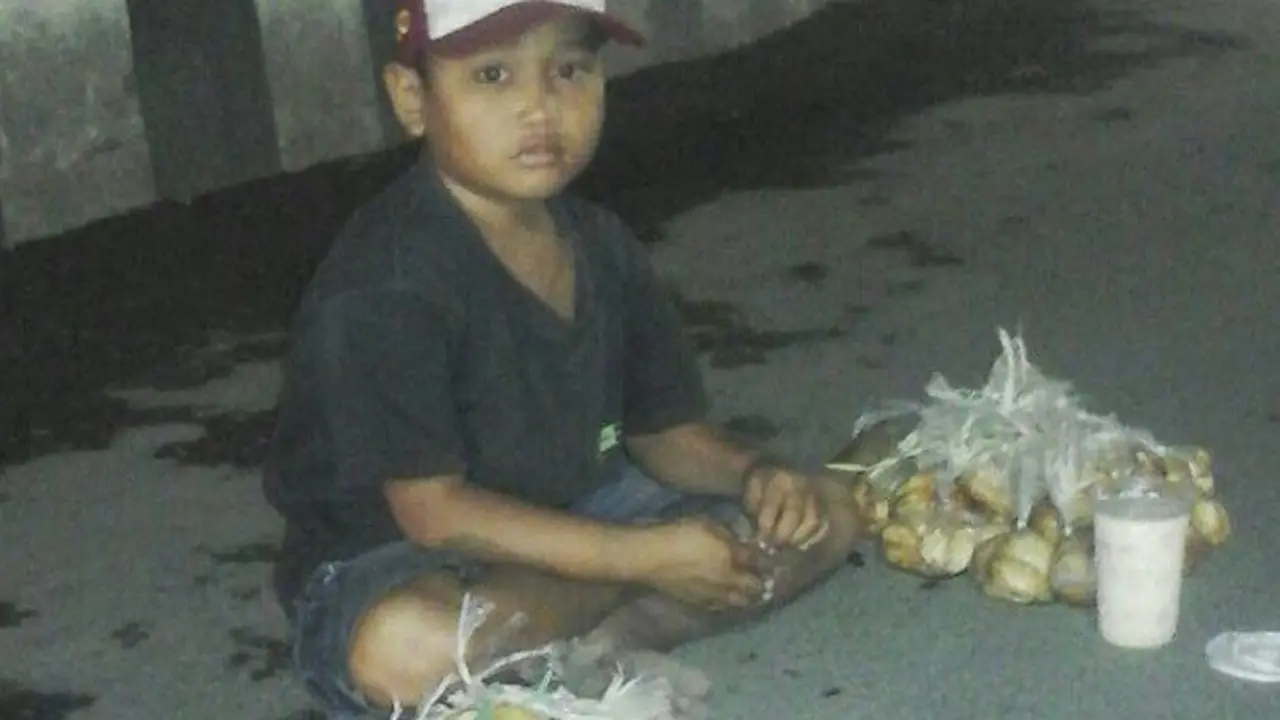 Bocah Penjual Buah Lontar Setop Sekolah demi Hidupi Orangtua