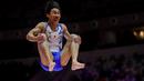 <p>Pesenam Jepang, Kazuki Minai beraksi pada nomor senam lantai kategori final aparatus putra Kejuaraan Dunia Gimnastik 2025 di Indonesia Arena, Senayan, Jakarta, Jumat (24/10/2025). (Bola.com/Bagaskara Lazuardi)</p>