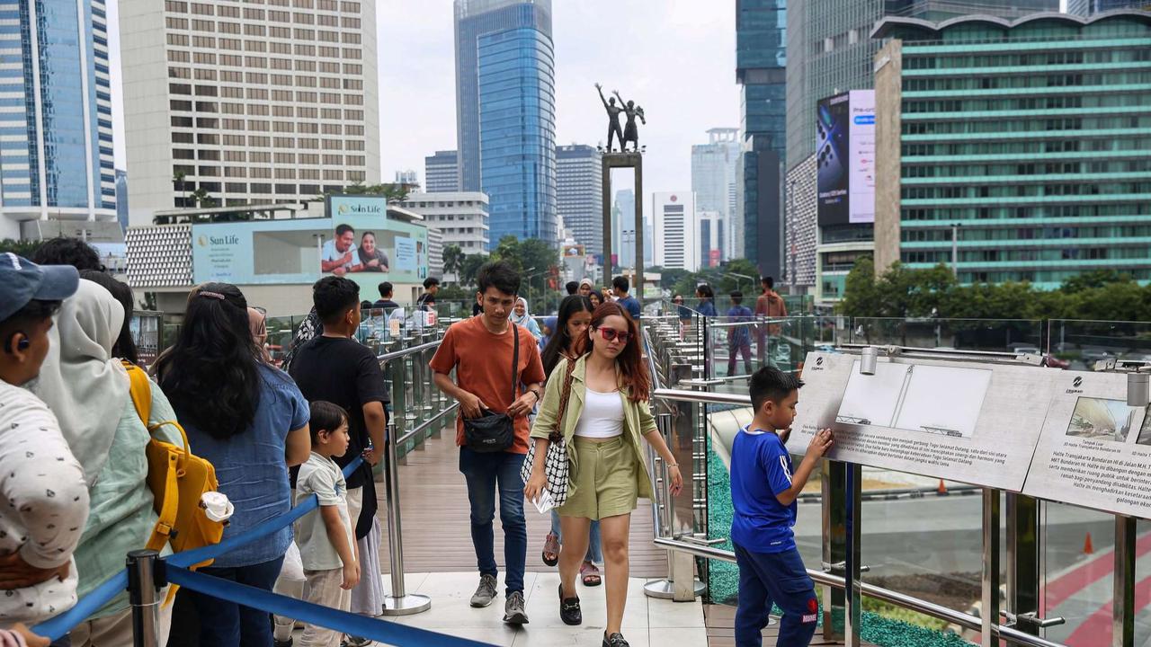 Anjungan Halte TransJakarta Bundaran HI Jadi Primadona Wisata Murah di Tengah Libur Isra Mikraj