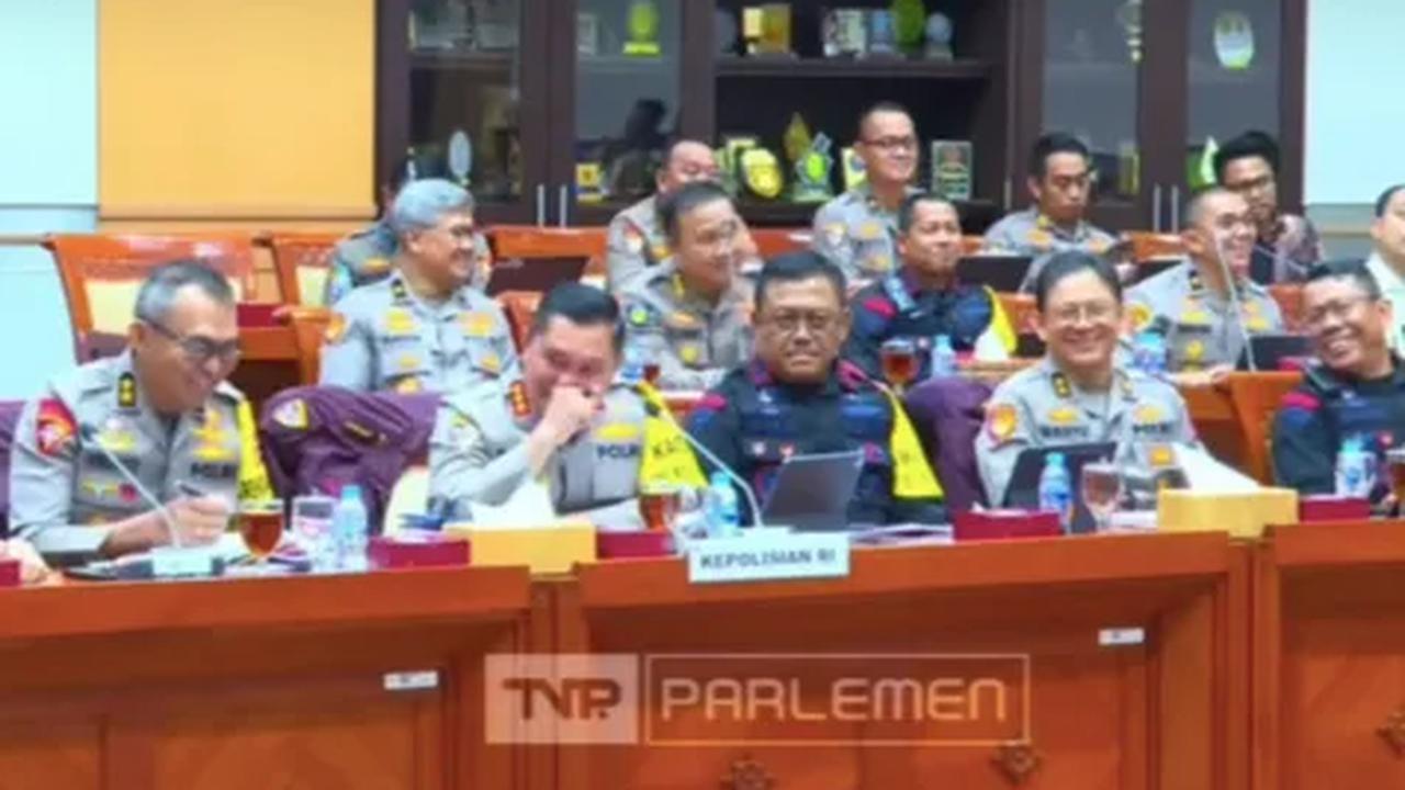 Kabaharkam Polri Tertawa