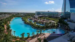 Tampilan bangunan Seminole Hard Rock Hotel & Casino yang menyerupai gitar di Hollywood, Florida, Amerika Serikat, Selasa (22/10/2019). Seminole Hard Rock Hotel & Casino memiliki 638 yang terdiri dari 36 lantai. (Zak BENNETT/AFP)