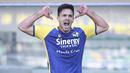 Kemenangan Hellas Verona ketika melawan Juventus pada Sabtu (30/10/2021) malam WIB, tak lepas dari jasa Giovanni Simeone. Simeone sukses mencetak brace serta menjadi pencetak gol terbanyak kedua di Serie A musim 2021/2022, dengan jumlah 8 gol. (La Presse via AP/Paola Garbuio)