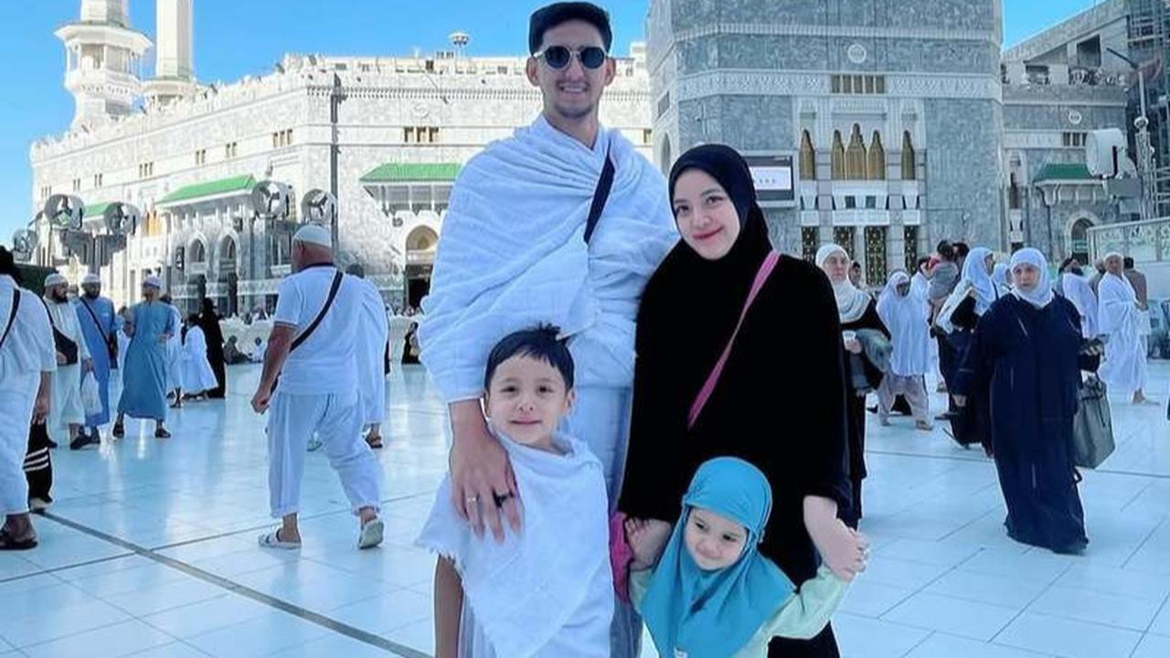 Potret Tasya Kamila Bersama Suami Boyong Dua Anaknya Jalani Ibadah Umrah, Bahagia Banget Ibadah Bersama Meski Repot