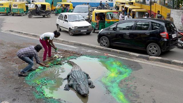 6 Karya Seni Ini Suarakan Protes Soal Jalan Rusak dengan Kreatif