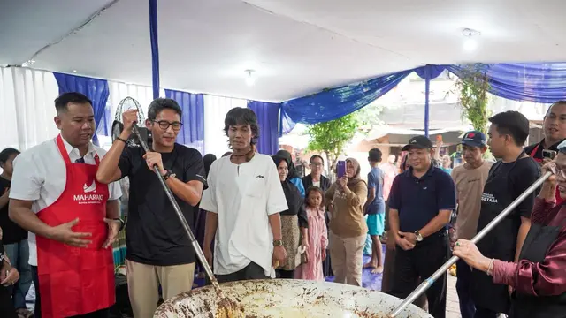 Founder Yayasan Indonesia Setara (YIS), Sandiaga Uno menghadiri kurban jadi rendang yang dilaksanakan di Kampung Cahaya pada Sabtu (30/5/2026) (Istimewa)