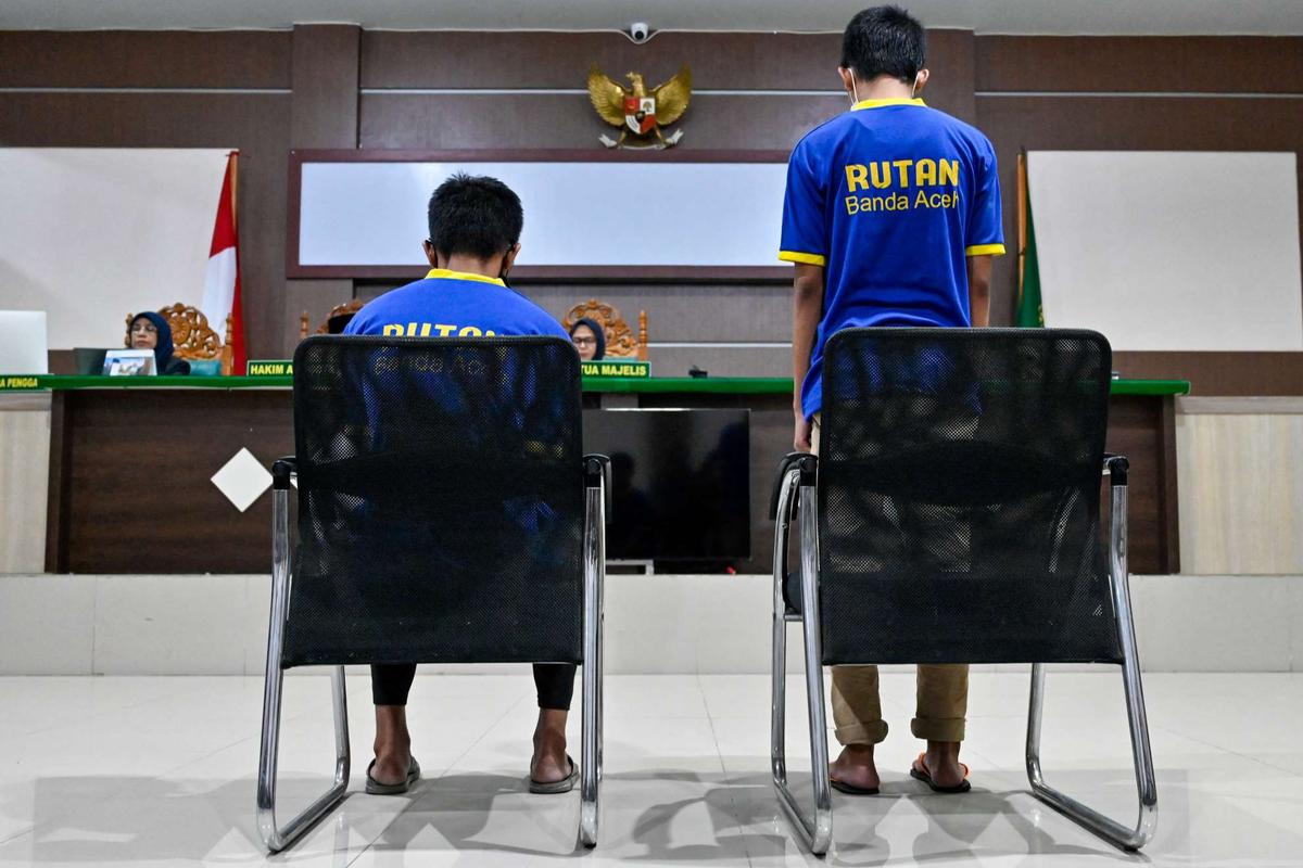 Pasangan gay di Aceh dijatuhi hukuman cambuk