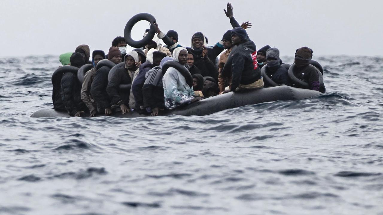 FOTO: Detik Detik Penyelamatan Migran di Laut Lepas Libya