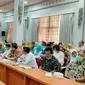 Rapat koordinasi pemerintah se Ciayumajakuning menyatakan komitmen bersama mencegah penyebaran virus dan mengatasi pasien covid-19 di Pantura Jawa Barat. Foto (Liputan6.com / Panji Prayitno)