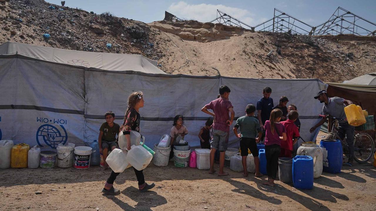 FOTO: Gaza Krisis Air, Hampir Satu Juta Pengungsi Terancam Dehidrasi
