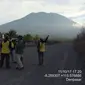 Salah satu drone yang hendak diterbangkan ke puncak Gunung Agung hancur menabrak jembatan sesaat lepas landas. (dok. BNPB)