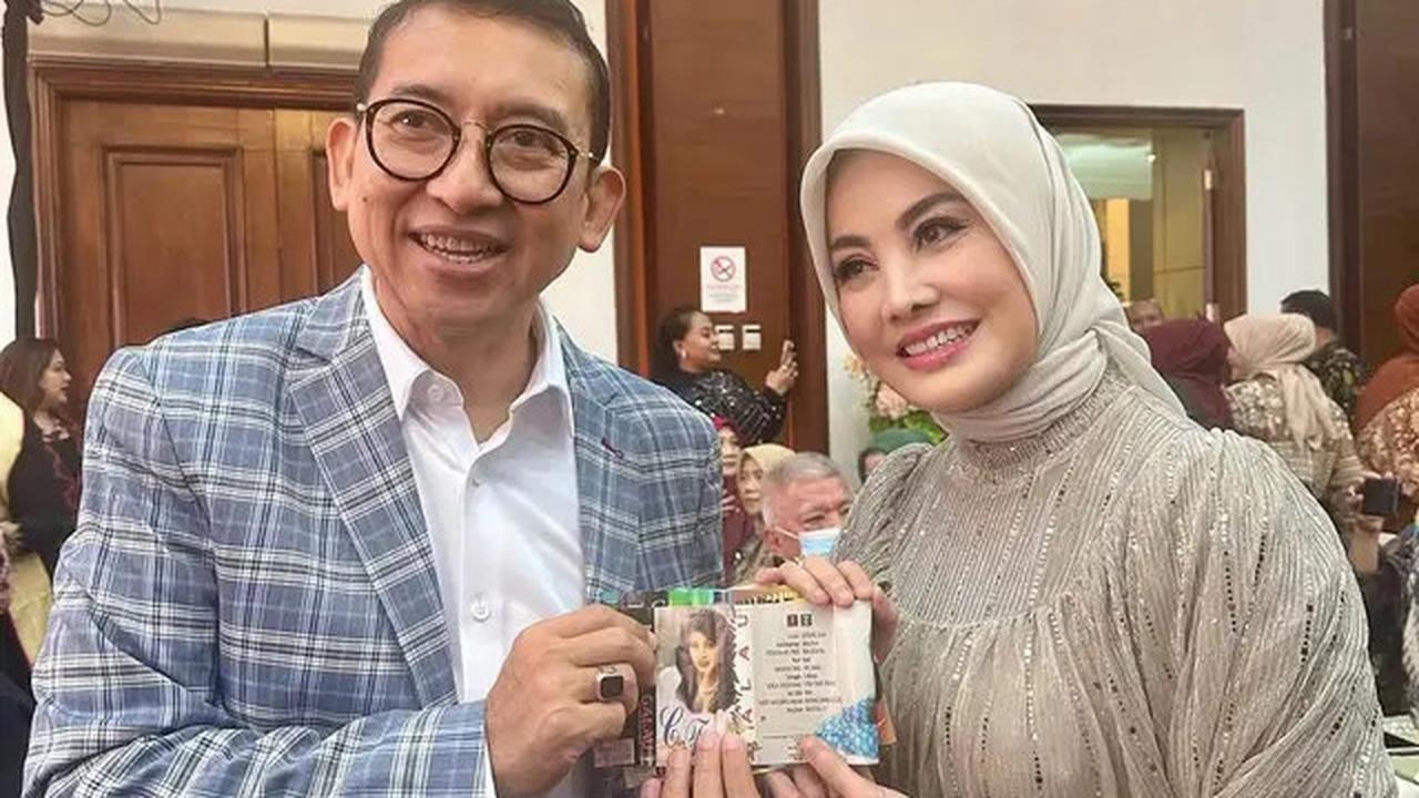 7 Potret Cici Faramida Tetap Cantik dan Awet Muda di Usia 50-an, Outfitnya Selalu Elegan