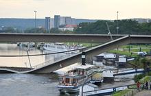 FOTO: Horor! Jembatan Carola di Jerman Ini Mendadak Ambruk Misterius