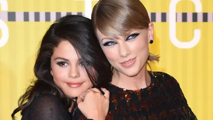 [Bintang] Selena Gomez dan Taylor Swift