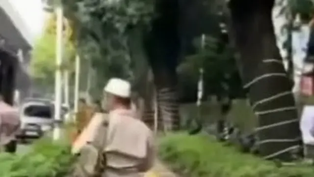 Polisi Disanksi Gara-Gara Catcalling Wanita di Trotoar Kebayoran Baru