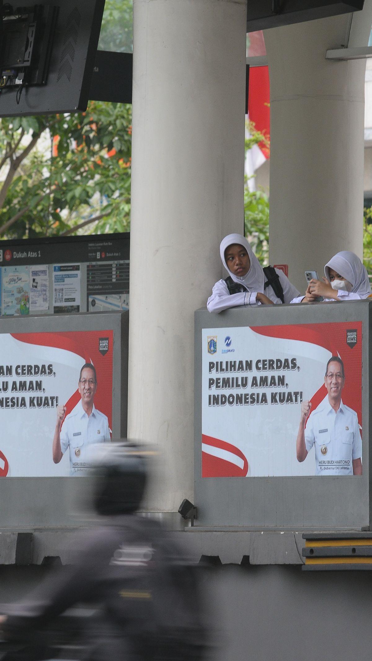 Syafrin mengatakan, lokasi pemasangan stiker Heru Budi tersebut adalah titik untuk iklan.&nbsp;Untuk sementara waktu, selama belum ada pemasang iklan maka digunakan untuk sosialisasi menyukseskan Pemilu 2024.