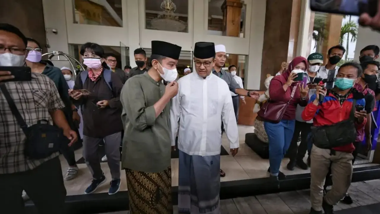 Gibran Rakabuming dan Anies Baswedan. (Foto: Dok. Instagram @aniesbaswedan)