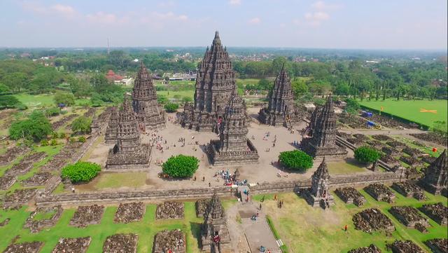 6.Candi Ditemukan Tahun 1733 oleh Seorang Berkebangsaan Belanda
