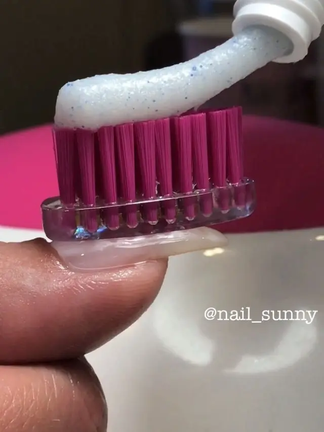 Unik, Inilah 10 Desain Nail Art Nyeleneh dari Rusia