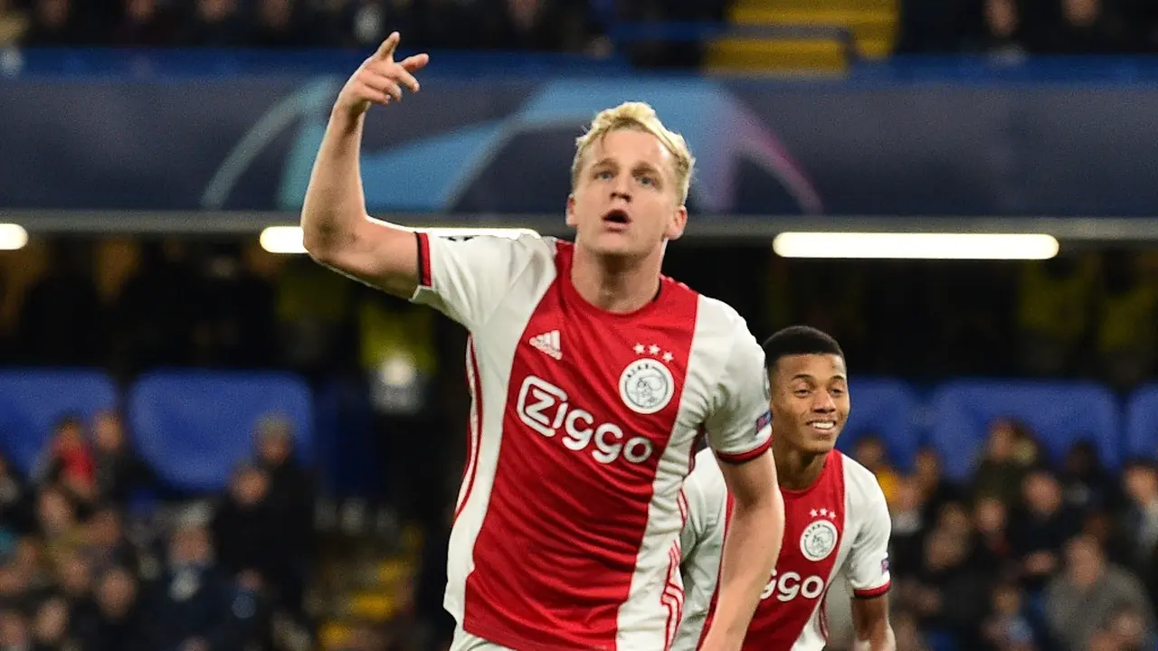 Gelandang Ajax Amsterdam, Donny van de Beek.