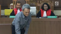 Terdakwa dugaan suap pengurusan sejumlah perkara, Eddy Sindoro bersiap menjalani sidang lanjutan di Pengadilan Tipikor, Jakarta, Jumat (15/2). Sidang mendengar keterangan saksi-saksi. (Liputan6.com/Helmi Fithriansyah)