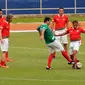 Edgar Davids Latihan di Gelora Bung Karno Jelang Calcio Legend (Liputan6.com/Helmi Fithriansyah)