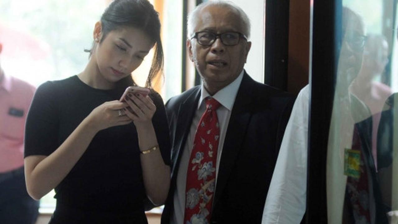 Dampingi ayahnya di sidang lanjutan, Velove Vexia tampil cantik