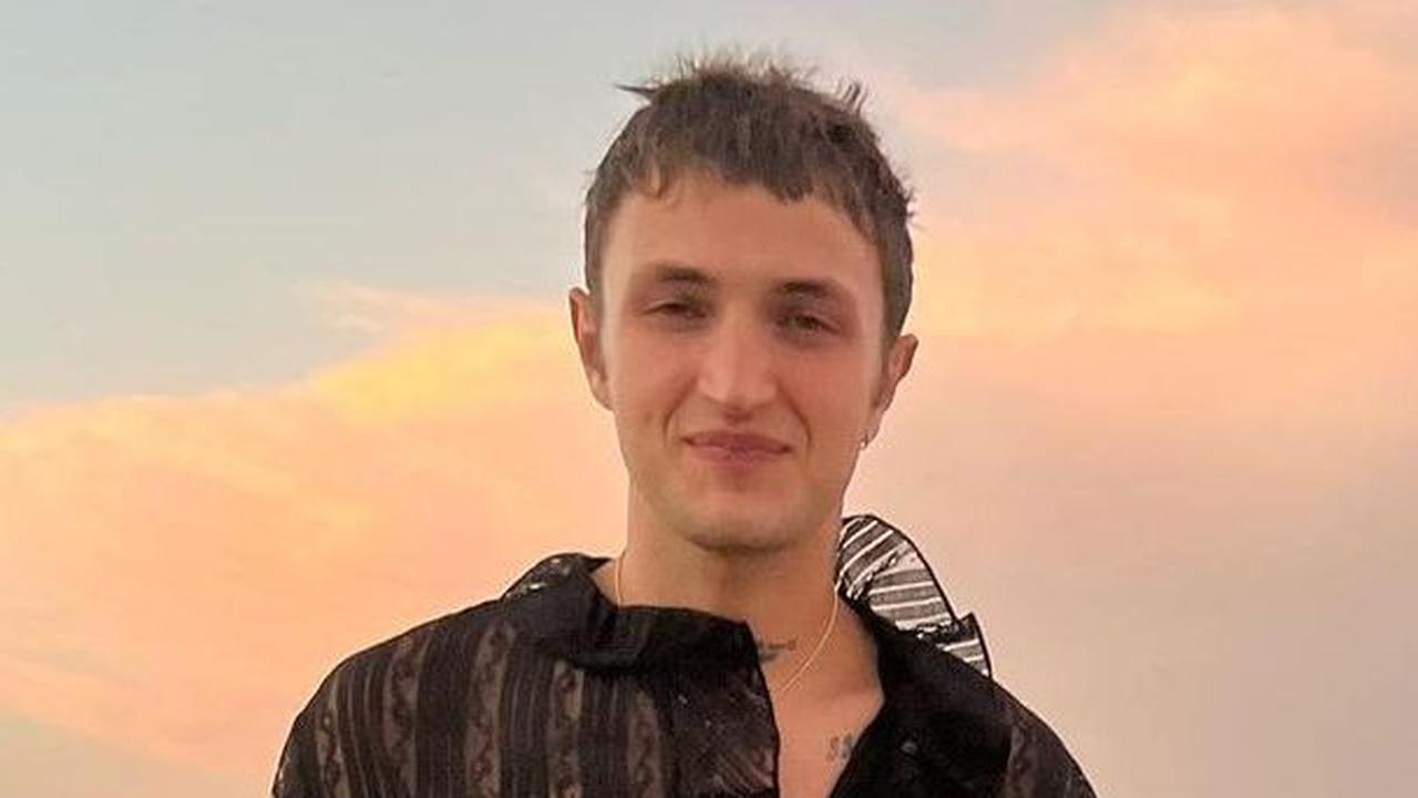 Anwar Hadid Sang Model Berkebangsaan Amerika Serikat