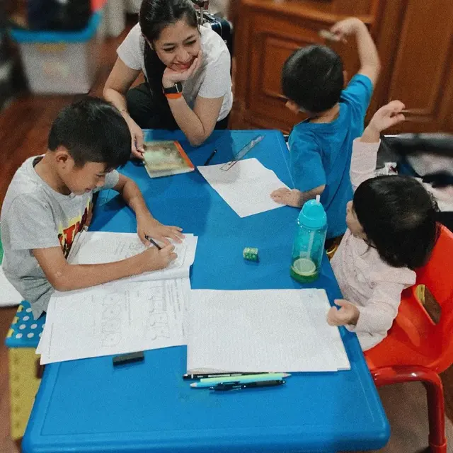 Potret Aliyah Rajasa asuh anak