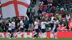 Pemain Inggris melakukan selebrasi usai mencetak gol ke gawang Nigeria dalam laga uji coba Piala Dunia 2018 di Stadion Wembley, London, Inggris, Sabtu (2/6). Inggris berhasil menekuk Nigeria dengan skor 2-1.  (AP Photo/Matt Dunham)