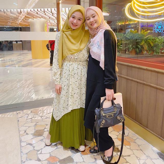 6 Potret Kebersamaan Dinda Hauw dan Asri Kasura, Saudara Ipar yang Kompak