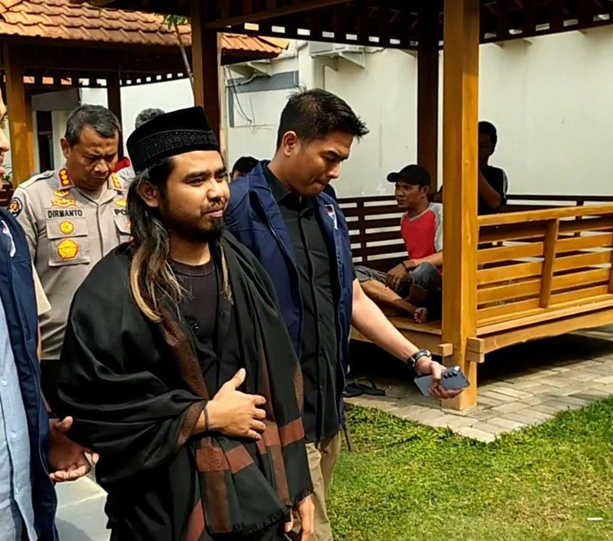 Polisi secara marathon memeriksa sebanyak 13 orang saksi kasus konten video boleh tukar pasangan yang dibuat oleh Samsudin alias Gus Samsudin.