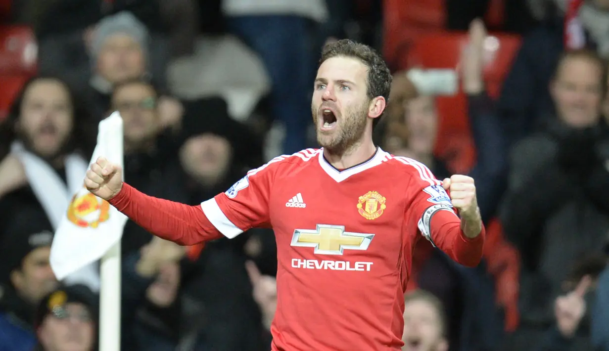  Juan Mata menjadi penentu kemenangan Manchester United dengan gol tunggalnya ke gawang Watford pada lanjutan Liga Inggris di Stadion Old Trafford, Manchester, Kamis (3/3/2016).  (AFP/Oli Scarff)