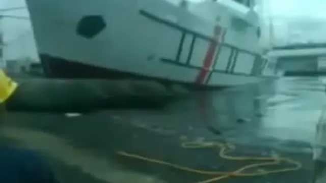 Detik-detik Kapal Patroli RI Terbalik