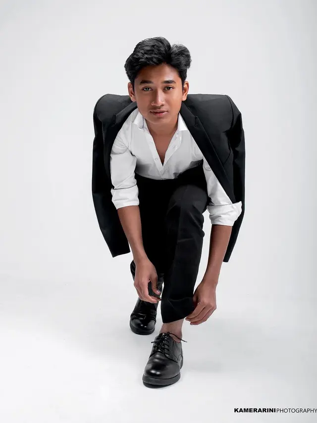 6 Potret Redi Mulyana Adik Lesti Kejora, Bak Anak Tunggal di Pemotretan Keluarga