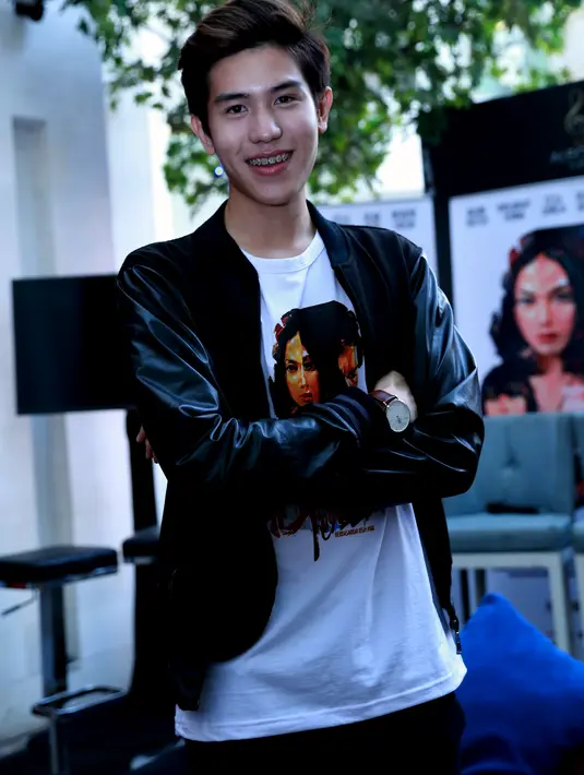 Julian Jacob yang baru menginjak dunia entertainment selama satu tahun dan terbiasa striping sinetron mendapat tawaran untuk bermain di film bergenre dram ini. (Wimbarsana/Bintang.com)