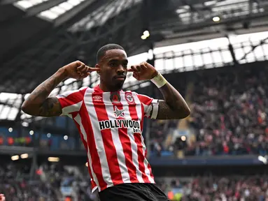 Arsenal atau Chelsea sering dikaitkan dengan striker Brentford Ivan Toney. Namun, klub-klub London itu sepertinya mulai kehilangan minat terhadap Toney. Arab Saudi kini tampaknya menjadi tujuan yang lebih memungkinkan bagi pemain 28 tahun itu. Toney kabarnya diincar oleh Al-Ahli. (Oli SCARFF / AFP)