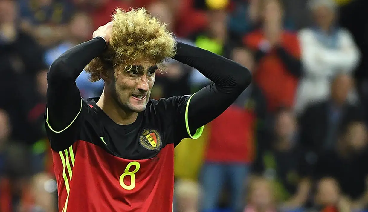 1. Marouane Fellaini (Belgia), gelandang kribo asal klub Manchester United ini tampil dengan rambut yang diwarnai pirang pada ajang Piala Eropa 2016. (AFP/Emmanuel Dunand) 