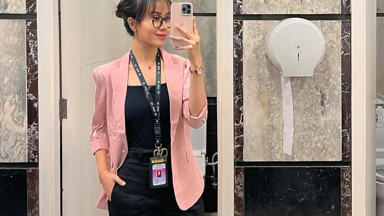 7 Potret Mayang Lucyana yang Makin ke Sini Makin Dipuji, Sibuk Syuting hingga Magang di Gedung DPR