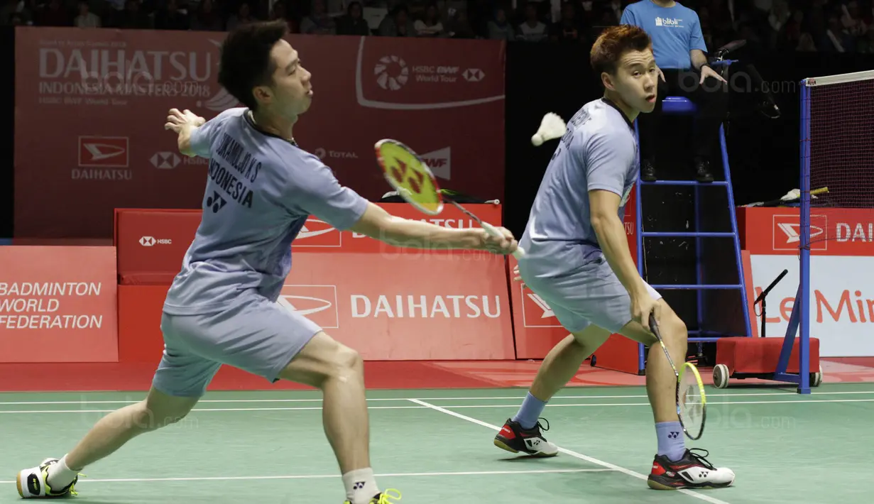 Ganda putra Indonesia, Kevin Sanjaya/Marcus Gideon, saat melawan wakil India, Satwiksairaj Rankireddy/Chirag Shetty pada laga Indonesia Masters 2018 di Istora Senayan, Sabtu (27/1/2018). Kevin /Marcus menang 21-14, 21-11. (Bola.com/M Iqbal Ichsan)