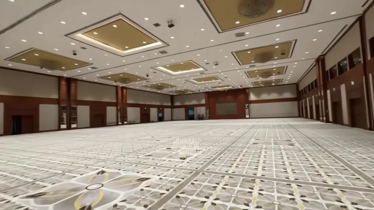 Potret Ruang Gedung yang Akan Dipakai Resepsi Pernikahan Al Ghazali dan Alyssa Daguise (Foto: YouTube AHMAD DHANI DALAM BERITA)
