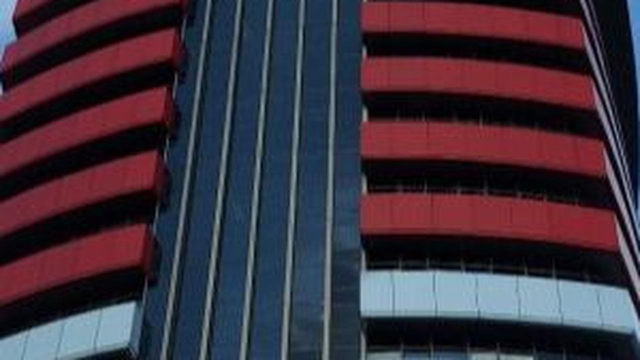 KPK Periksa Bupati Muna La Ode Rusman Emba sebagai Tersangka Korupsi di Polda Sultra