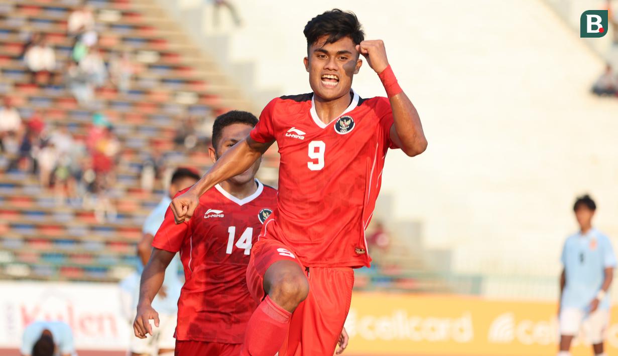 <p>Selebrasi striker Timnas Indonesia U-22, Ramadhan Sananta setelah mencetak gol ketiga Timnas Indonesia U-22 ke gawang Myanmar pada laga kedua Grup A SEA Games 2023 di Olympic Stadium, Phnom Penh, Kamboja, Kamis (4/5/2023). (Bola.com/Abdul Aziz)</p>